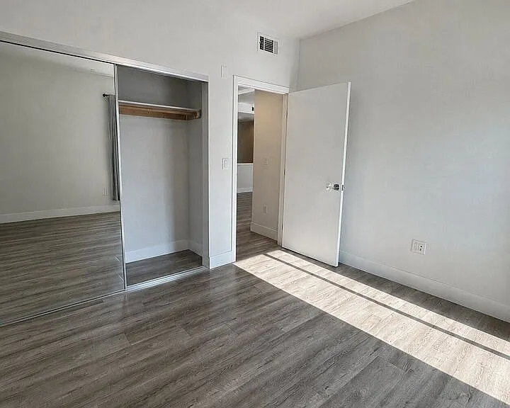 1101 S Harvard Blvd #202 — Photo 8