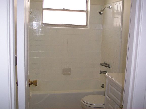 4th image of 411 Woodland Dr