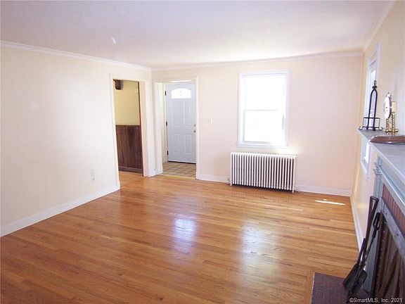 5th image of 396 Hills St