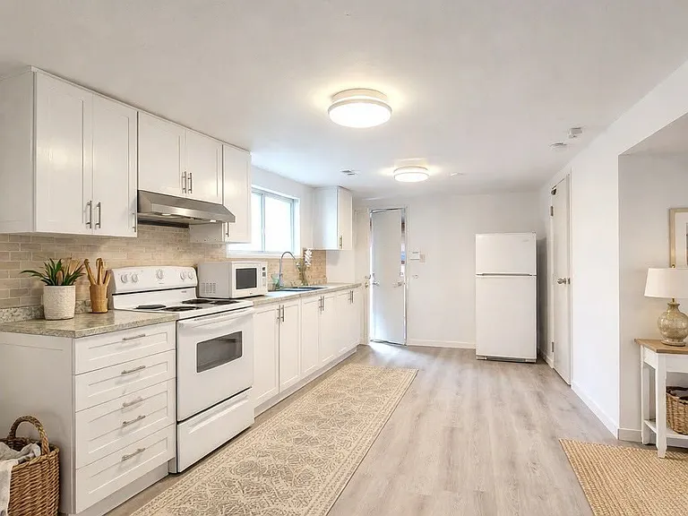 46 Wedgewood Dr #LOWER — Photo 4