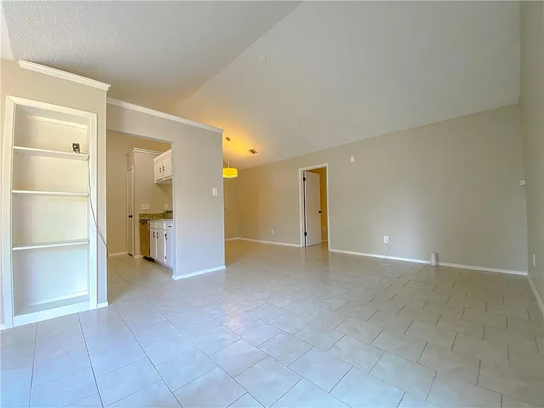 11908 Sunhillow Bnd #B — Photo 4