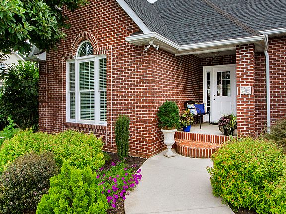 3rd image of 2845 Hirst Cir