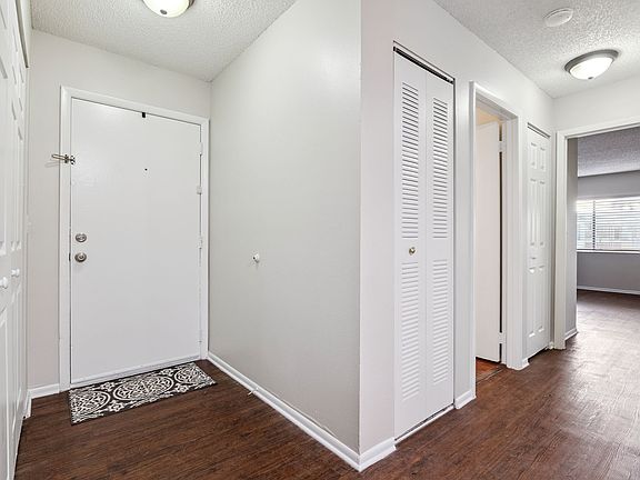 3rd image of 644 Kenwick Cir APT 204