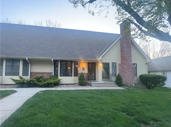 158 SW Robin Rd, Lees Summit, MO 64063