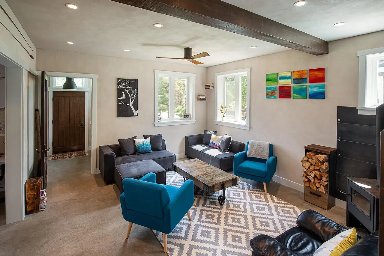 3 bed, 2996 sqft, $6,000 — Photo 3