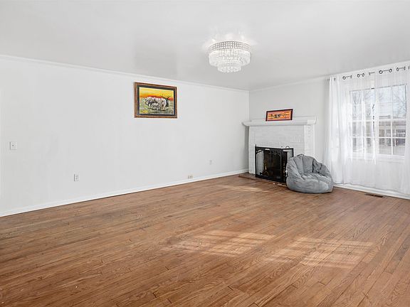 4th image of 803 E Broadway Blvd