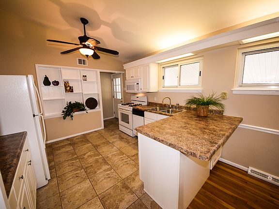 3rd image of 551 Aspen Ln