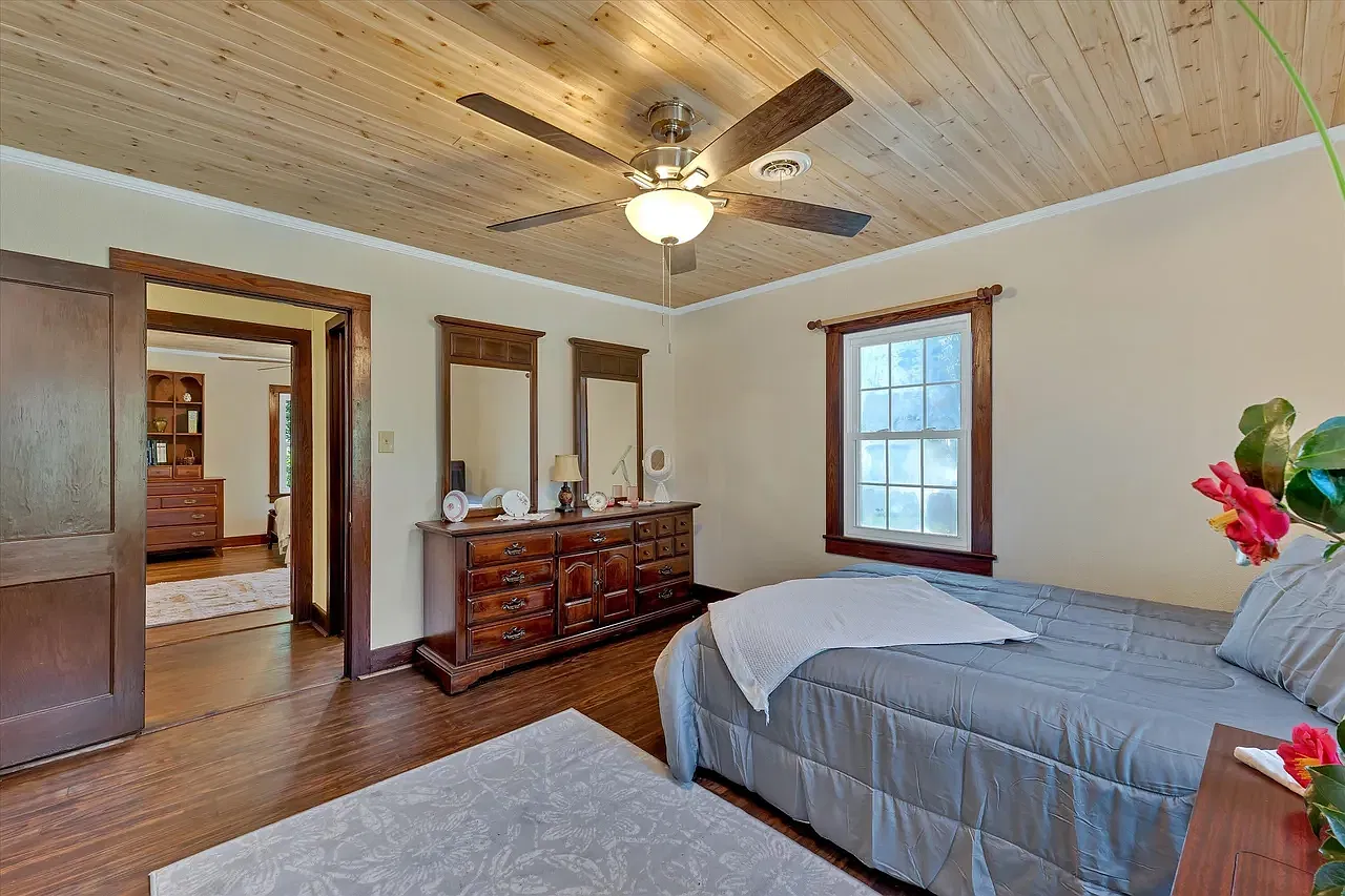 3 bed, 2.5 bath, 2000 sqft, $2,300 — Photo 3