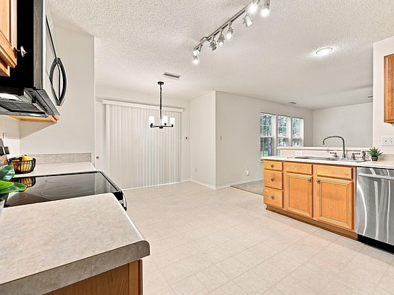 3rd image of 6001 Crayford Dr