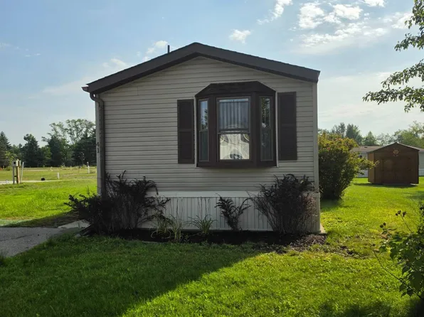 41-8000 W Warren Woods Rd #41, Three Oaks, MI 49128