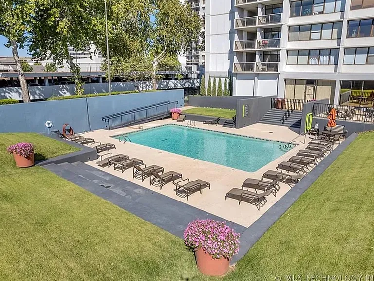 450 W 7th St #1104 — Photo 18