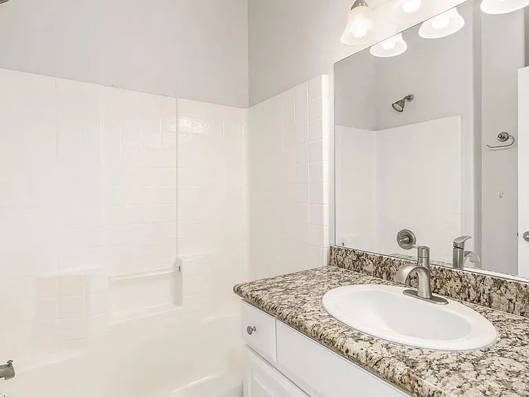 711 S Paustian Cir — Photo 13