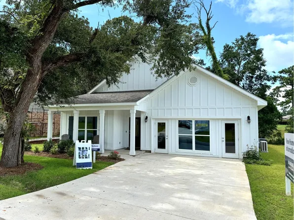 87121 Highpoint Dr, Diamondhead, MS 39525