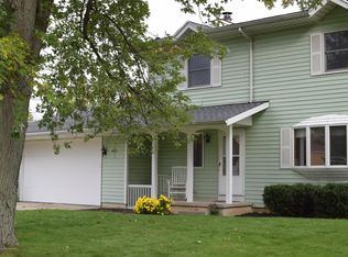 926 Bretton Rd, Lansing, MI 48917