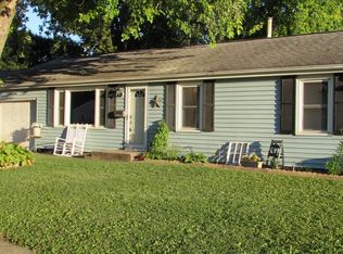 2004 Windsor St, Pekin, IL 61554
