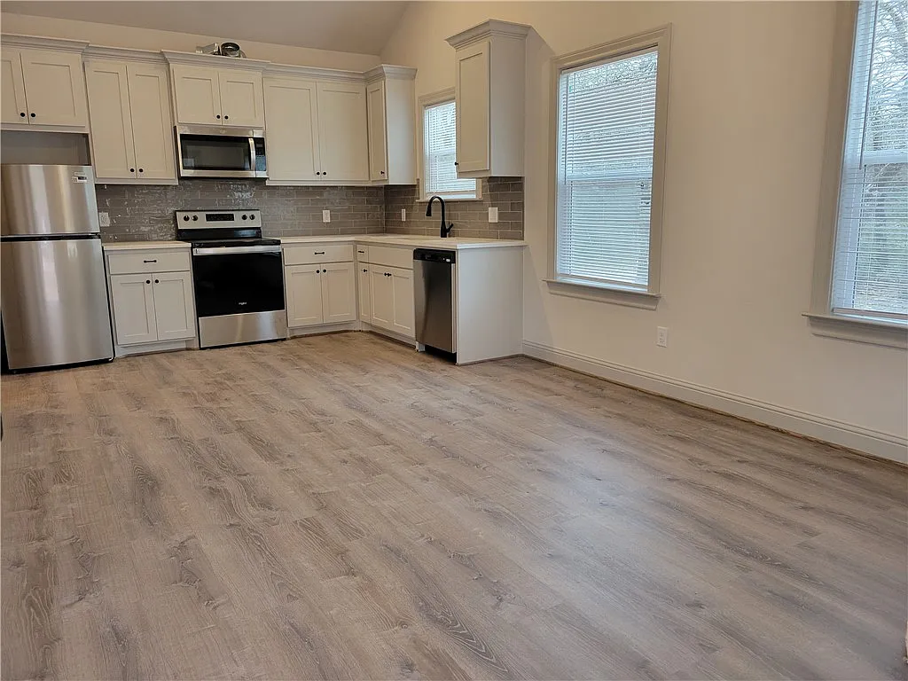 1 bed, 725 sqft, $1,385 — Photo 4