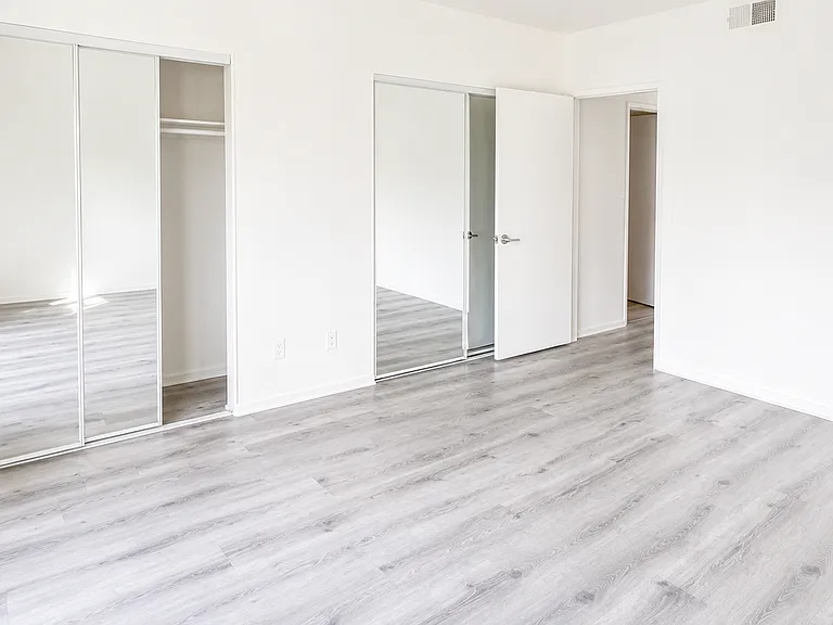 14805 Magnolia Blvd — Photo 12