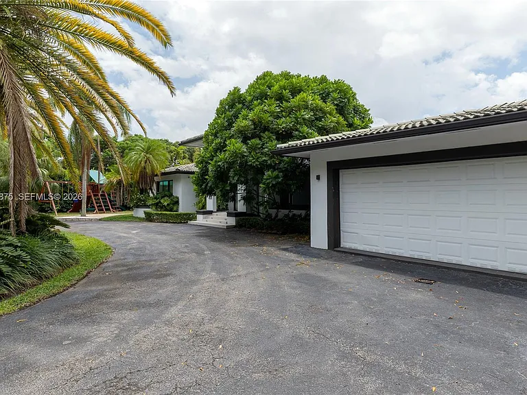 7300 SW 77th Ave — Photo 48