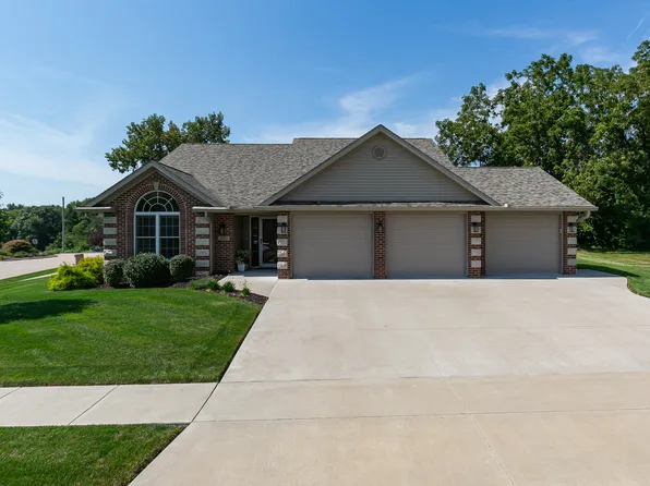 1111 33rd Avenue Cir, Silvis, IL 61282