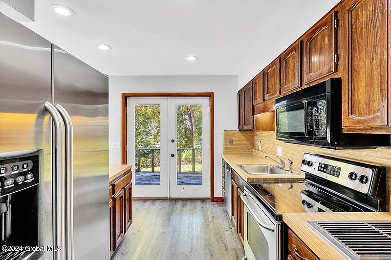 3rd image of 76 Vosburgh Road