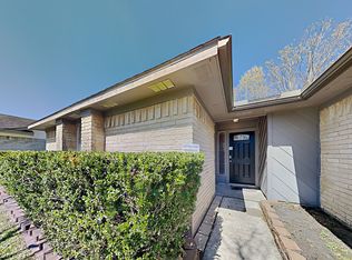 411 Elder Vista Dr, Webster, TX 77598