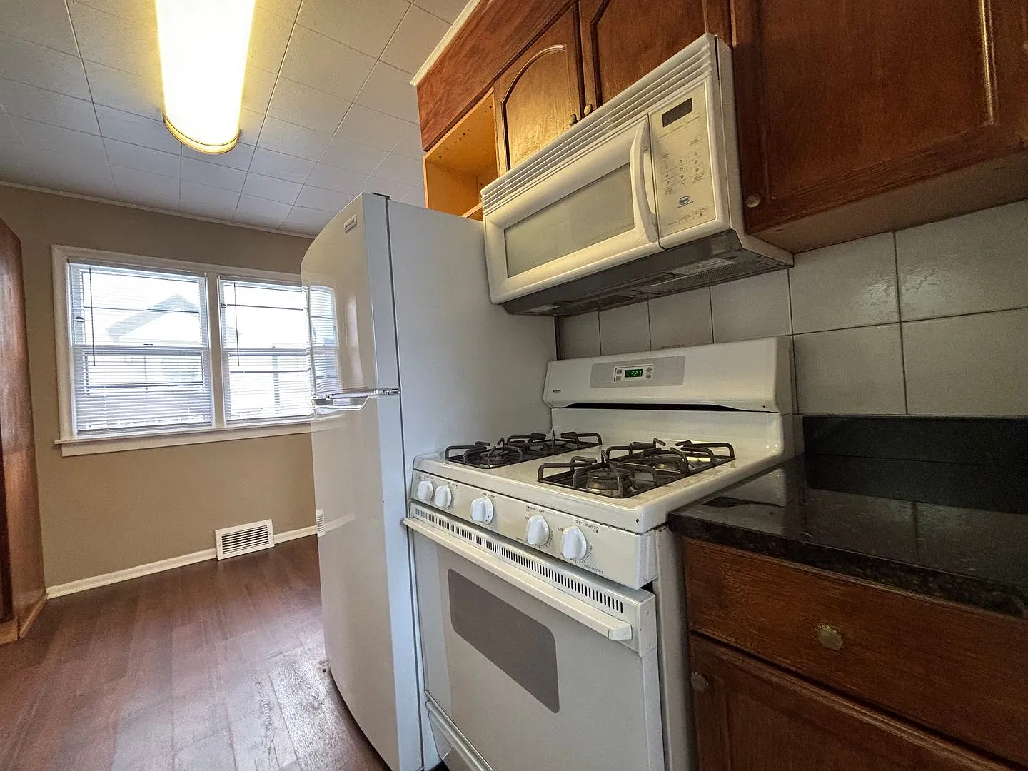Phenomenal 2 Bedroom House In St. Paul Neighborhood! Apply Today! — Photo 4