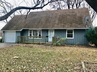 13501 Applewood Dr, Grandview, MO 64030
