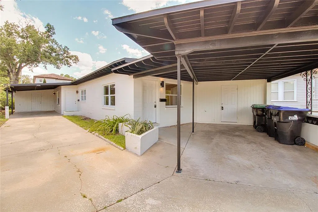 2 bed, 1.0 bath, 802 sqft, $1,800 — Photo 2