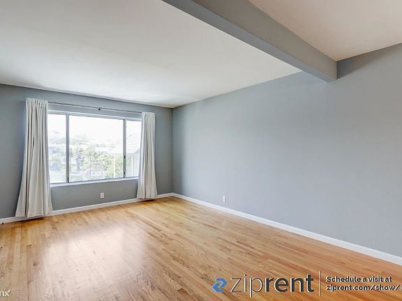 3rd image of 2286 Greendale Dr