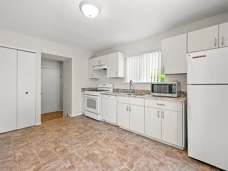 30 Chestnut Ct — Photo 5