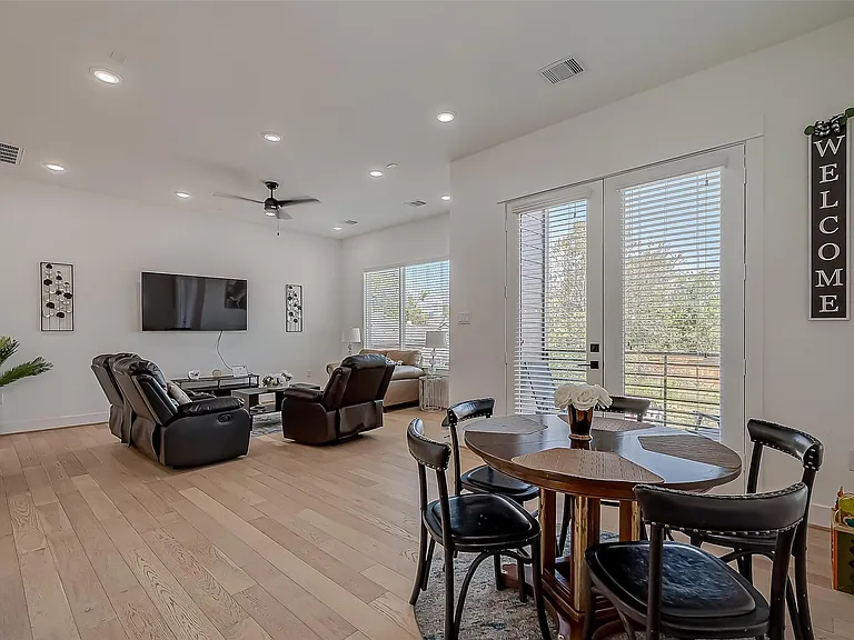 2726 Anita St — Photo 11