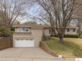 216 Pickardy Ln, Council Bluffs, IA 51503