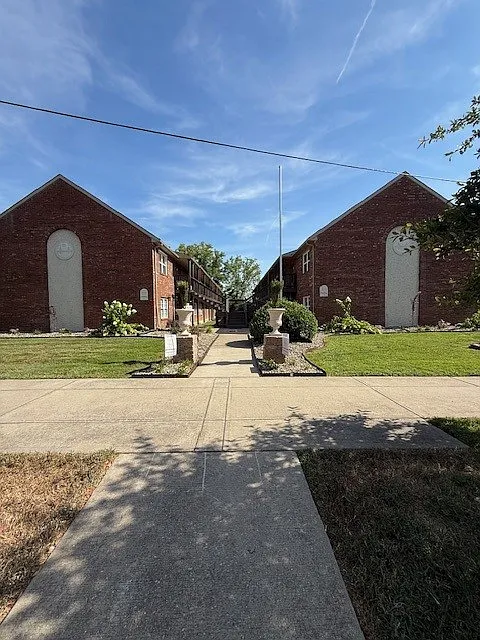 1002 E Main St #16