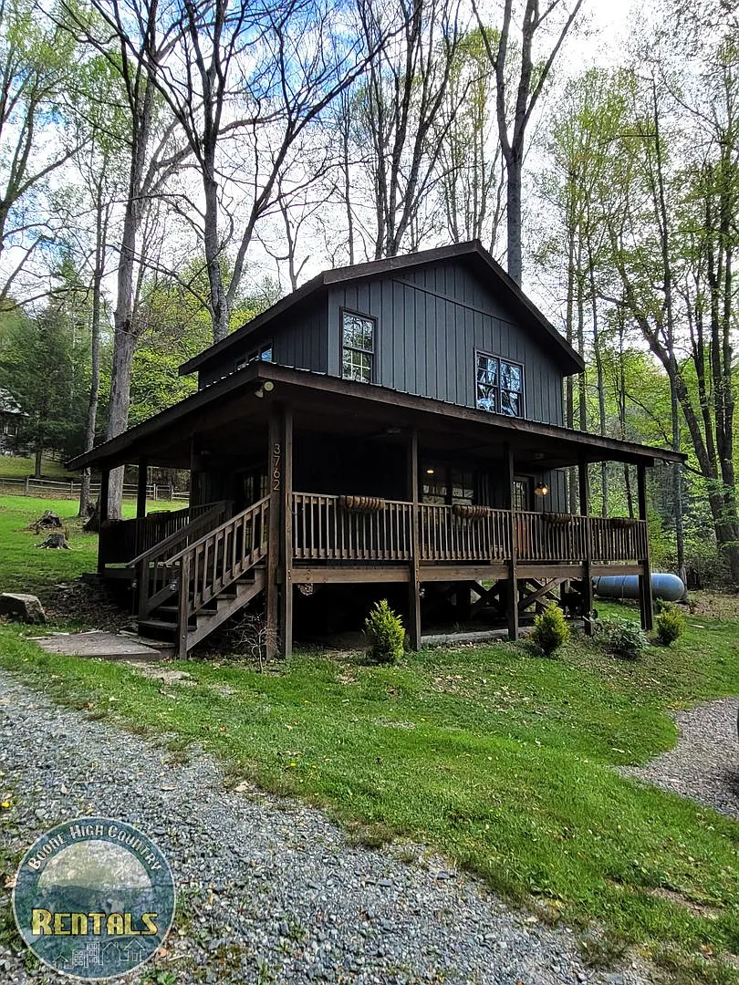 Beautiful 1 Bedroom Home with a Loft — Photo 1