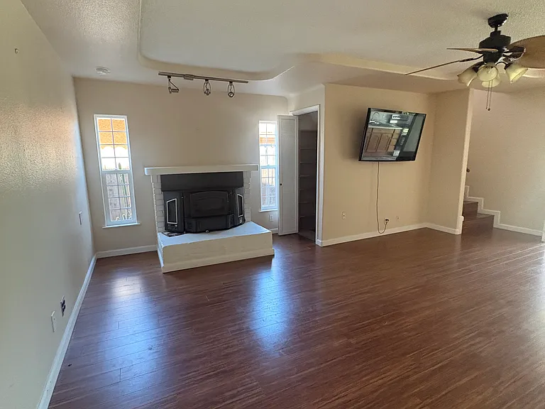 632 Serenade Ct — Photo 4
