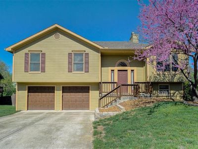 7024 N Hickory St, Kansas City, MO, 64118