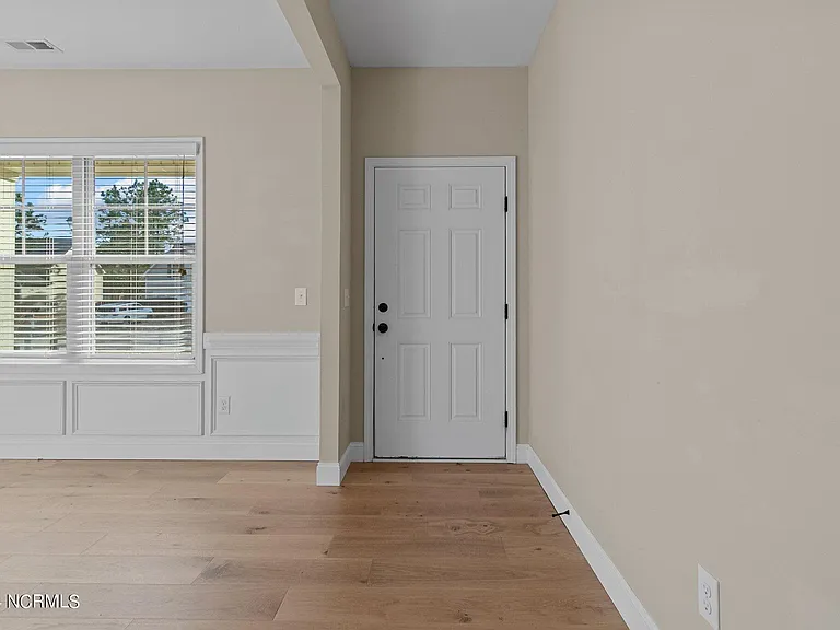 204 Sandy Springs Rd — Photo 3