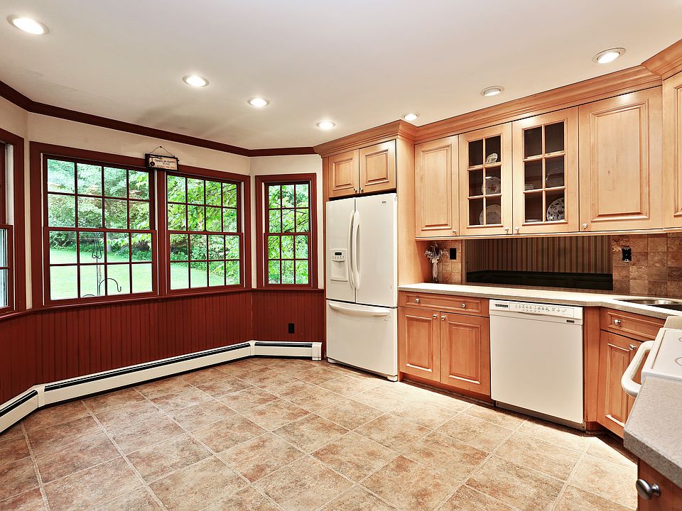1st image of 94 Geymer Dr