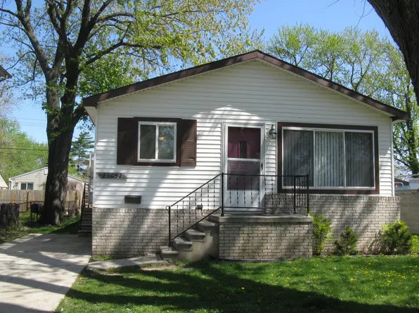 23052 Stauber Ave, Hazel Park, MI 48030