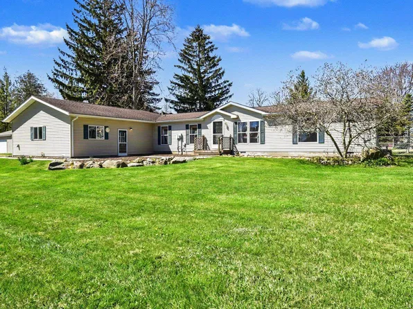 9815 Forest Dr, Harbor Beach, MI 48441