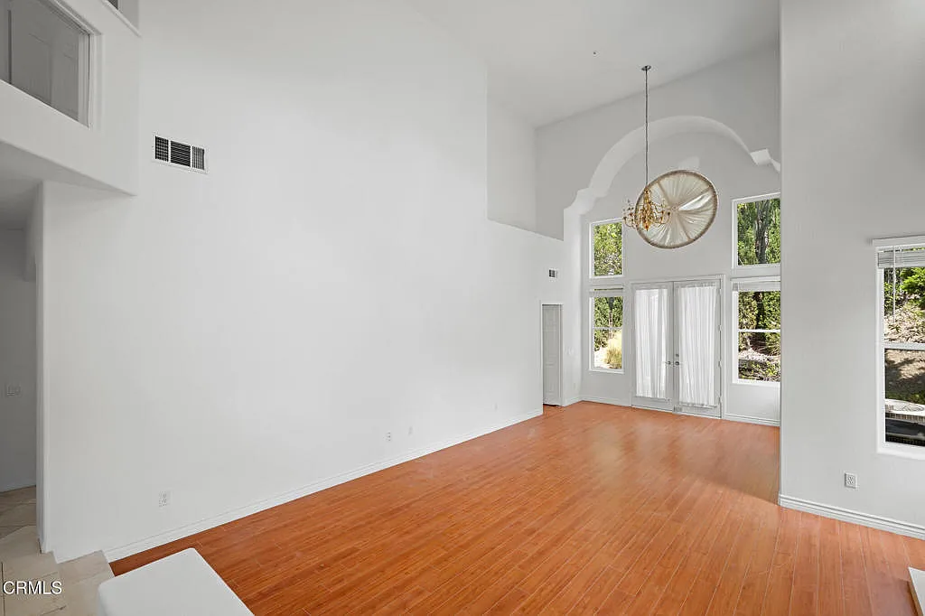 5 bed, 4.0 bath, 3272 sqft, $8,000 — Photo 4