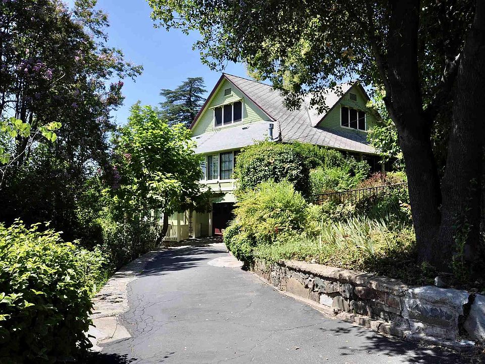 1st image of 700 Barretta St