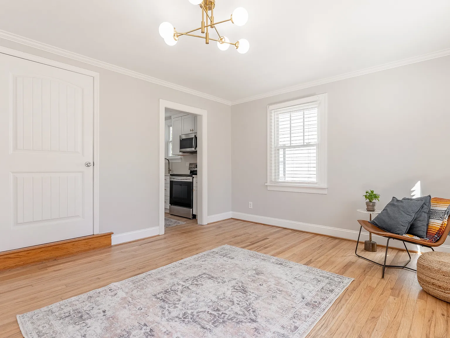 3 bed, 1832 sqft, $3,800 — Photo 3
