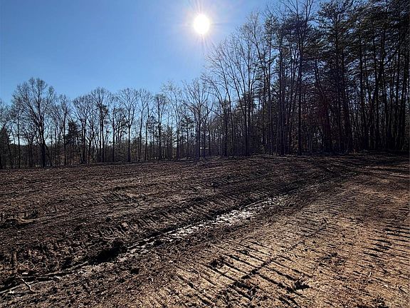 4th image of 635 Park Wood Rd