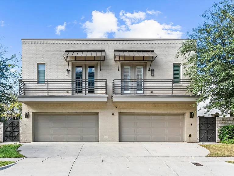 Welcome to 406 Foch St, right in the mix of popular W 7th St & downtown Ft Worth!