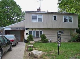 31 Hunter Ln, Levittown, NY 11756