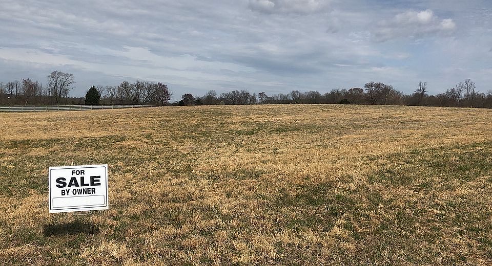 1st image of 404 Lakewood Dr