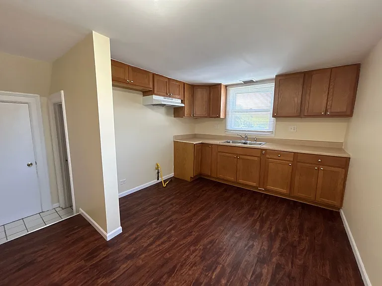 418 Saint Charles St — Photo 5