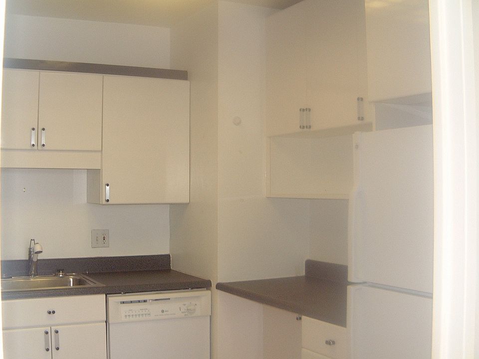 2nd image of 320 Fort Duquesne Blvd APT 12H