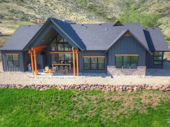 46 Shoemaker Ln, Horseshoe Bend, ID 83629